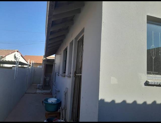 2 BEDROOM HOUSE FOR SALE IN NATURENA EXT 19